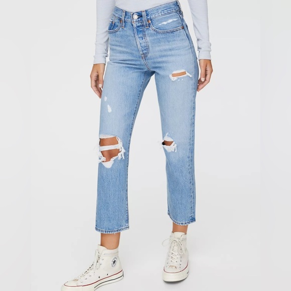 Levi’s Wedgie Straight Distressed Jeans in Light Wash Size 24 - Picture 2 of 13